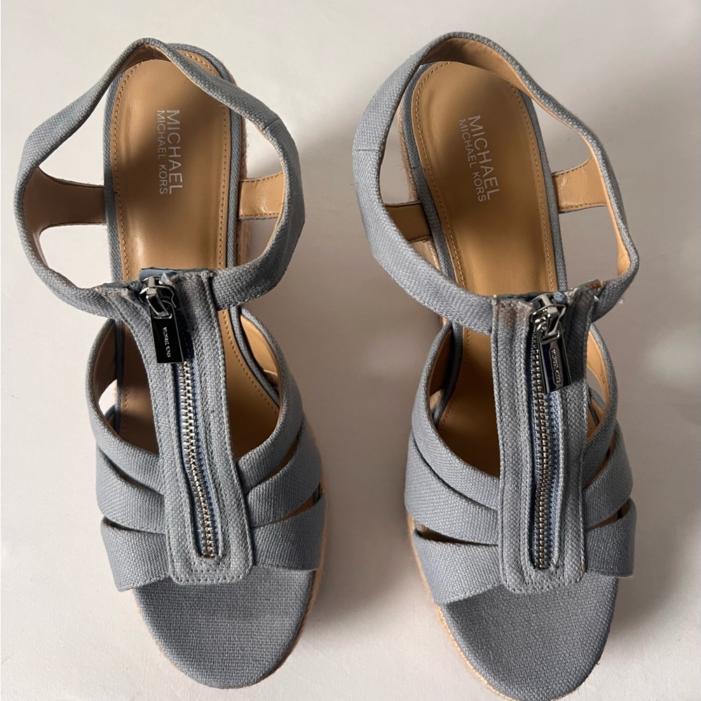 Michael Kors Classy Light Blue T-Strap Wedge Sandals 91/2 M Looks Great Like New